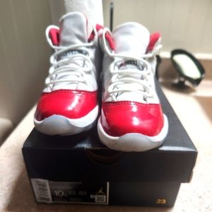 Jordan 11 Mid Toddler size 10 Red & white..Good Condition